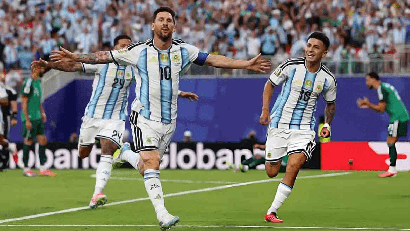 ¡Messi hizo un hat-trick histórico y Argentina goleó 3-0 a Argelia!