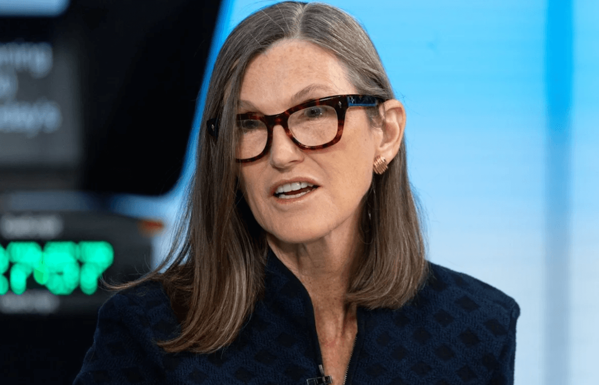 Cathie Wood 今日拋售 AMZN 股票並買入 SPCX:ARK 的調倉究竟傳遞了什麼訊號
