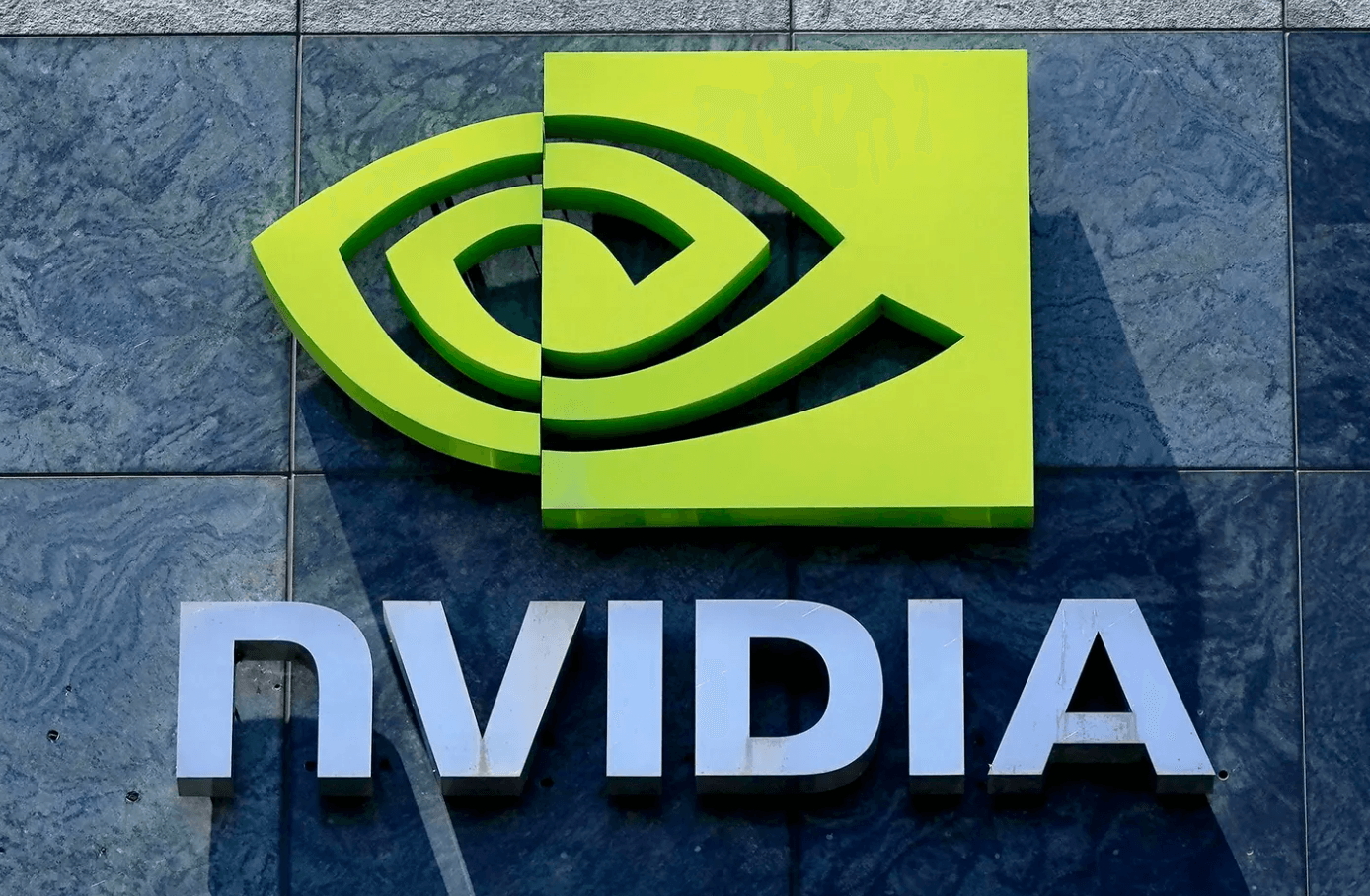 L’action Nvidia atteint un record proche de 240 $ avec un rachat d’actions de 150 Md $ : ce que cela signifie dans la course à une capitalisation de 6 Bn $